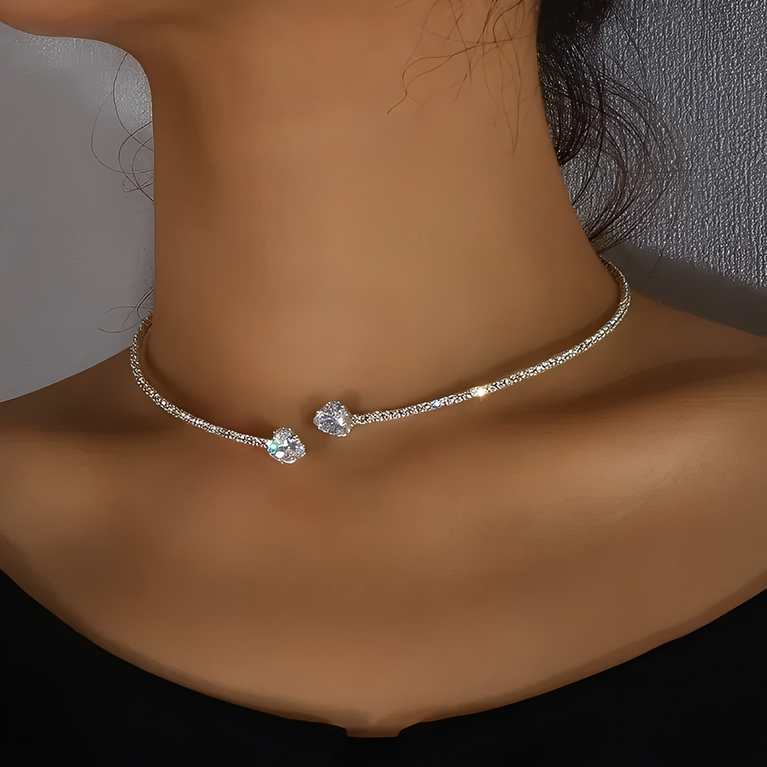 Olli – Necklace Open Heart featuring Diamonds