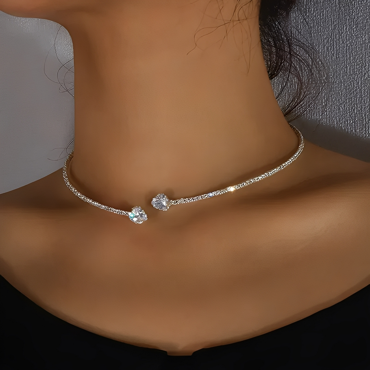 Olli – Necklace Open Heart featuring Diamonds