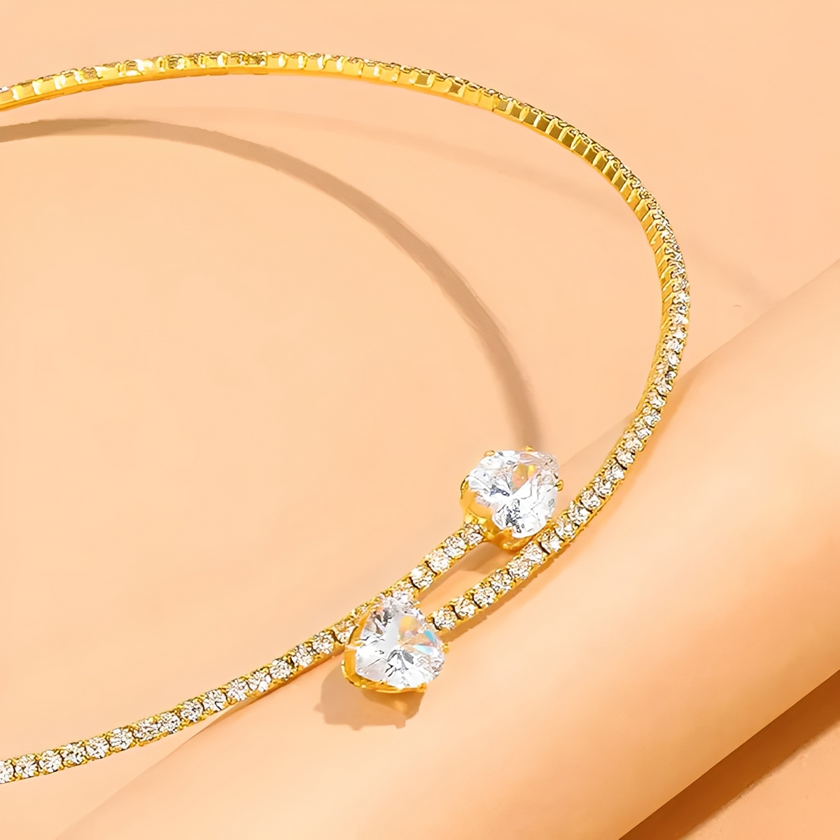 Olli – Necklace Open Heart featuring Diamonds
