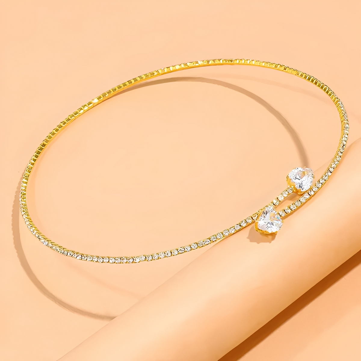 Olli – Necklace Open Heart featuring Diamonds