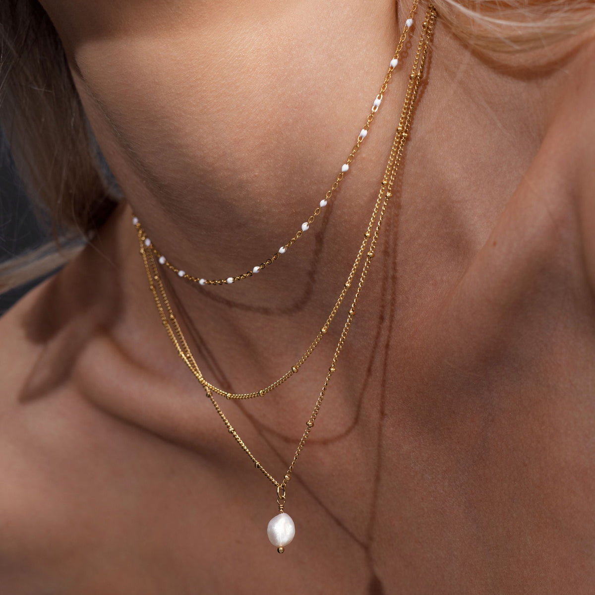 Aveline – Double necklace featuring gold beads and enamel