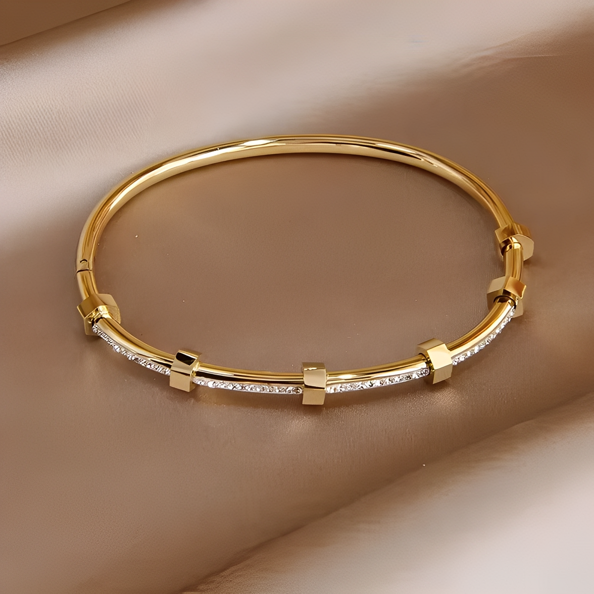 Amy – Bracelet gleaming in gold