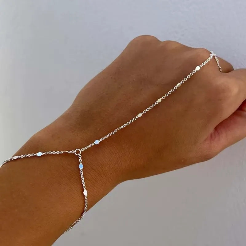 Lynda – Bracelet Featuring Oriental Chain Design