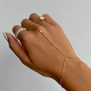 Lynda – Bracelet Featuring Oriental Chain Design