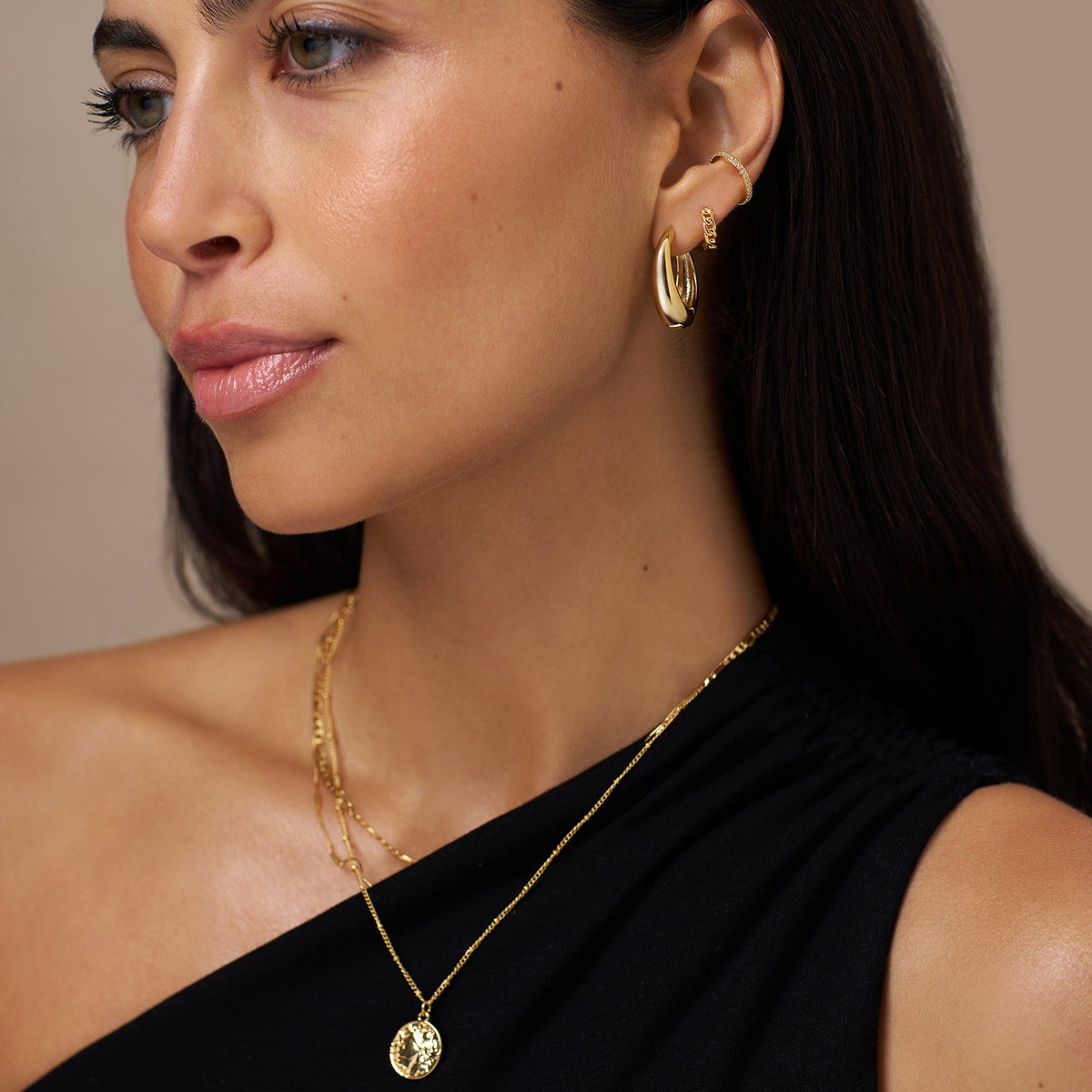 Bree – Gold-Plated Ear Cuff Adorned with Crystals
