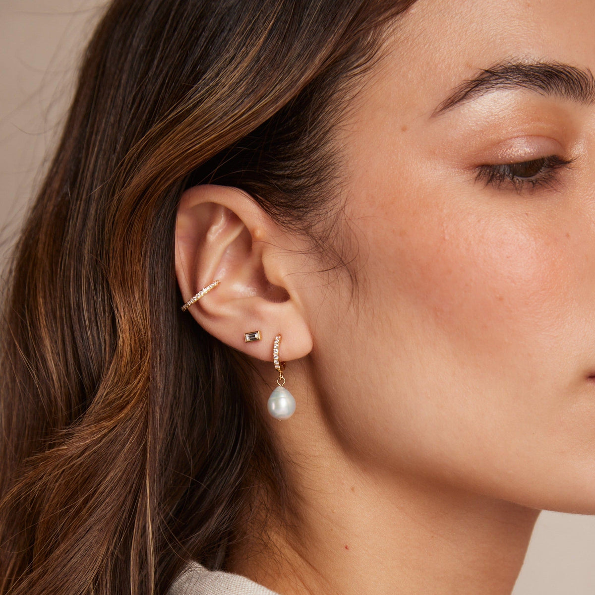 Bree – Gold-Plated Ear Cuff Adorned with Crystals