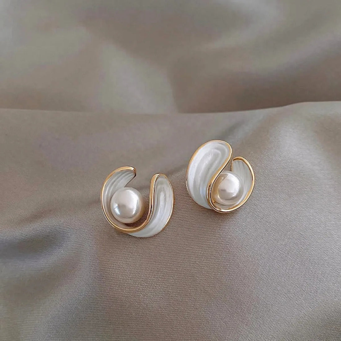 Alina – Stylish Earrings Featuring White Opal, Pearl and Gold