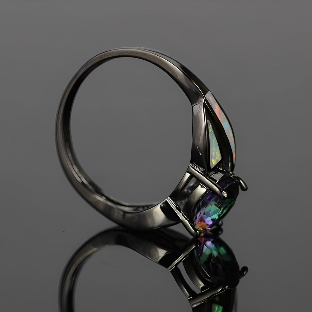 Mirella – Ring featuring Rainbow Opal and Topaz