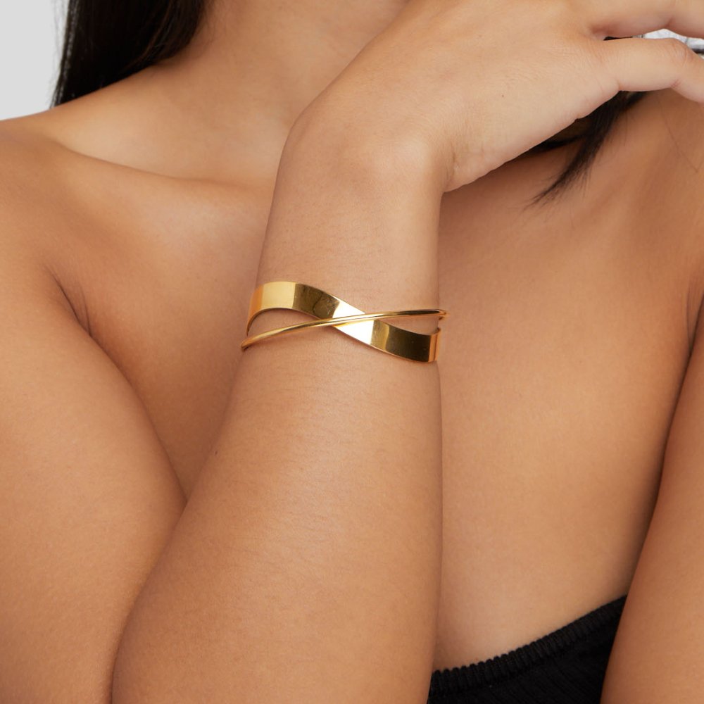 Eve – Extraordinary Golden Bangle