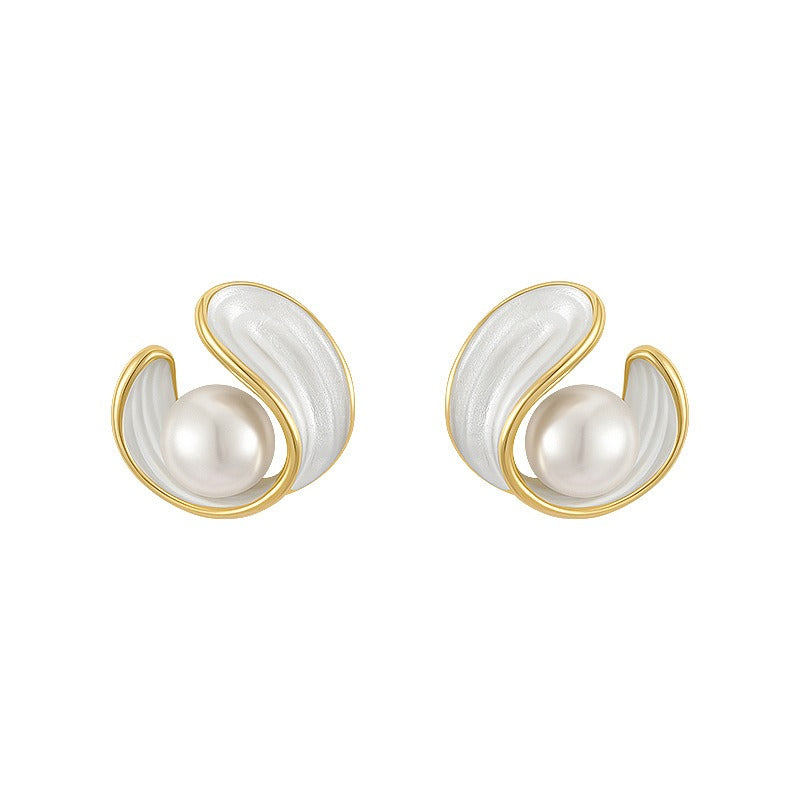 Alina – Stylish Earrings Featuring White Opal, Pearl and Gold
