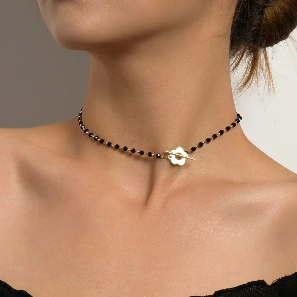 Naya – Choker Necklace with Floral Clasp