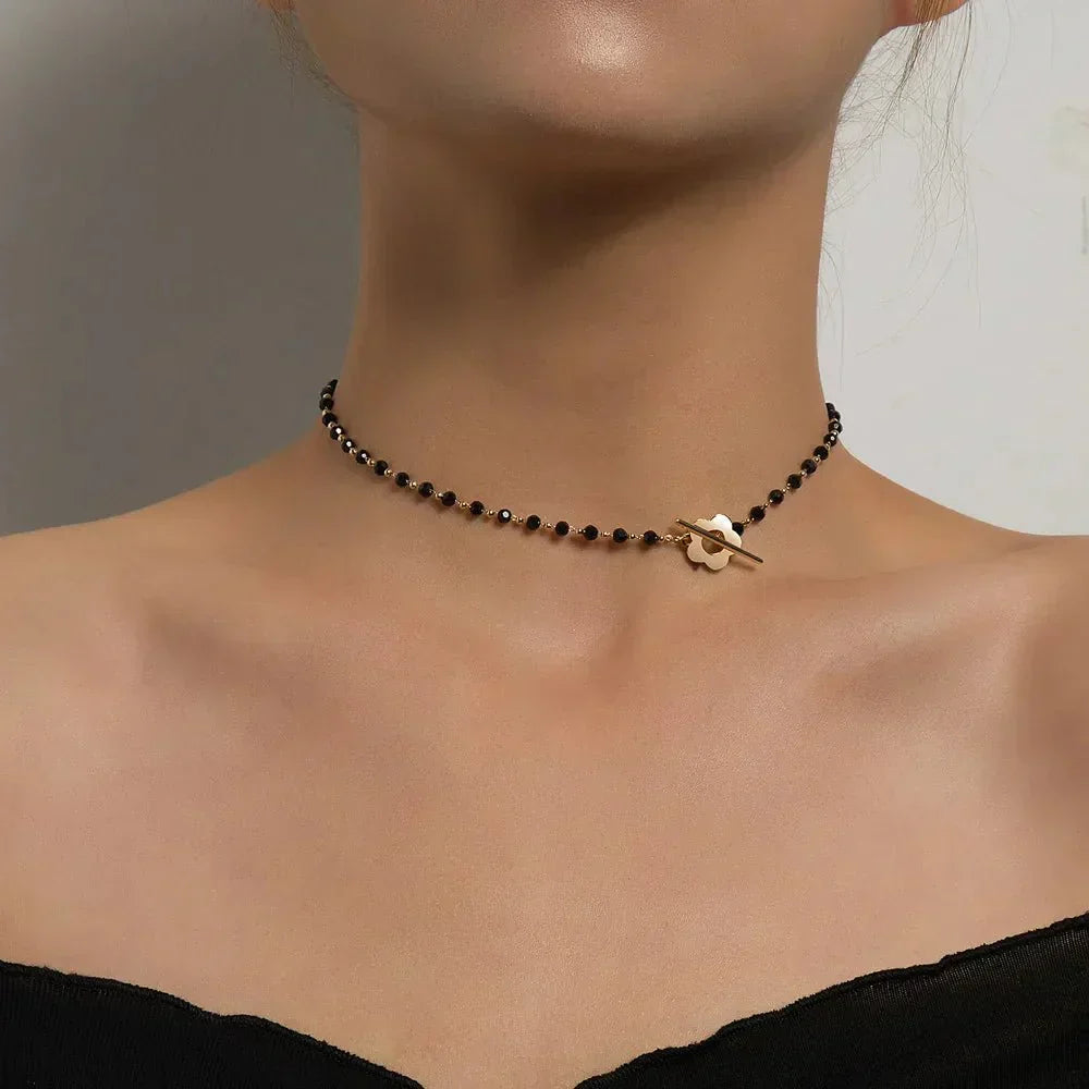Naya – Choker Necklace with Floral Clasp