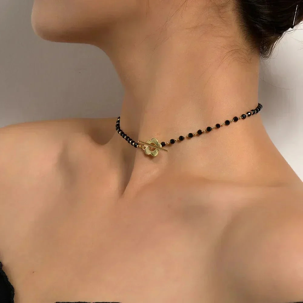 Naya – Choker Necklace with Floral Clasp