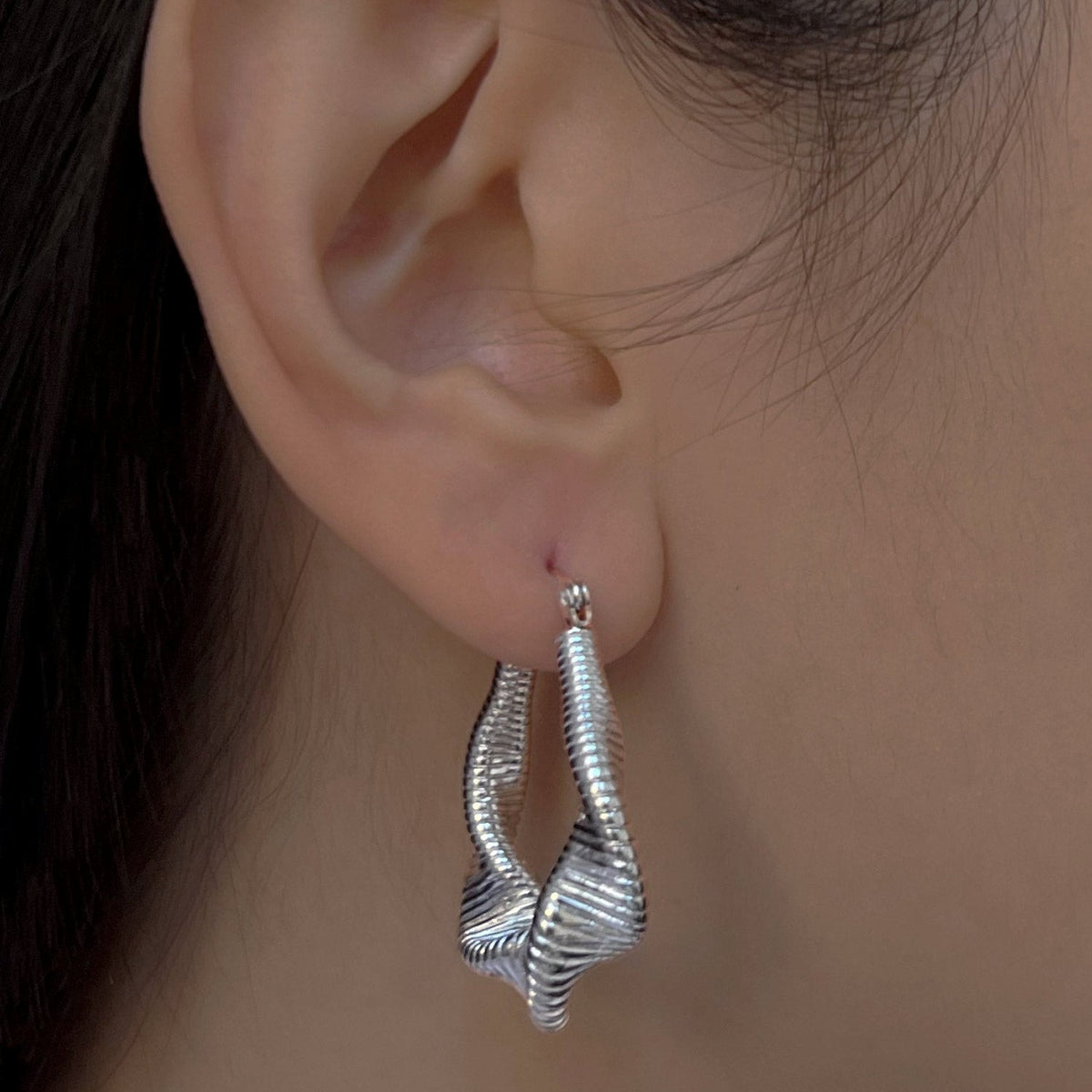 Lyra - Silver Curved Wave Hoops