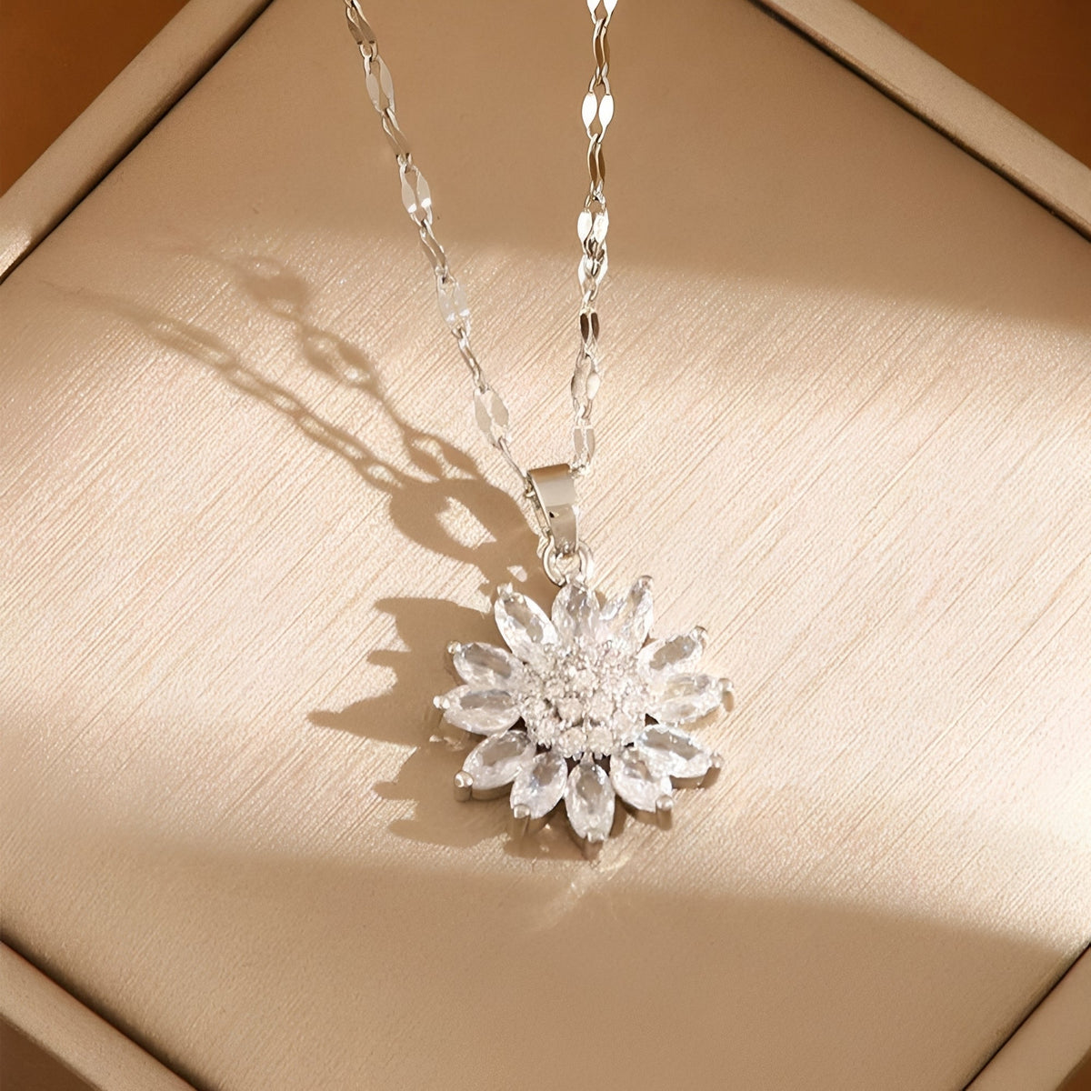 Anaya – Zigzag radiant sunflower necklace