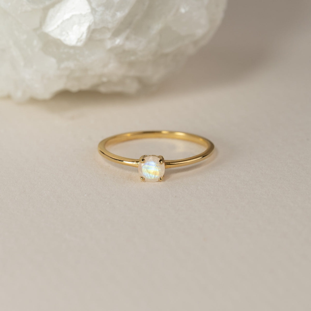 Heba - Gold ring with moonstone