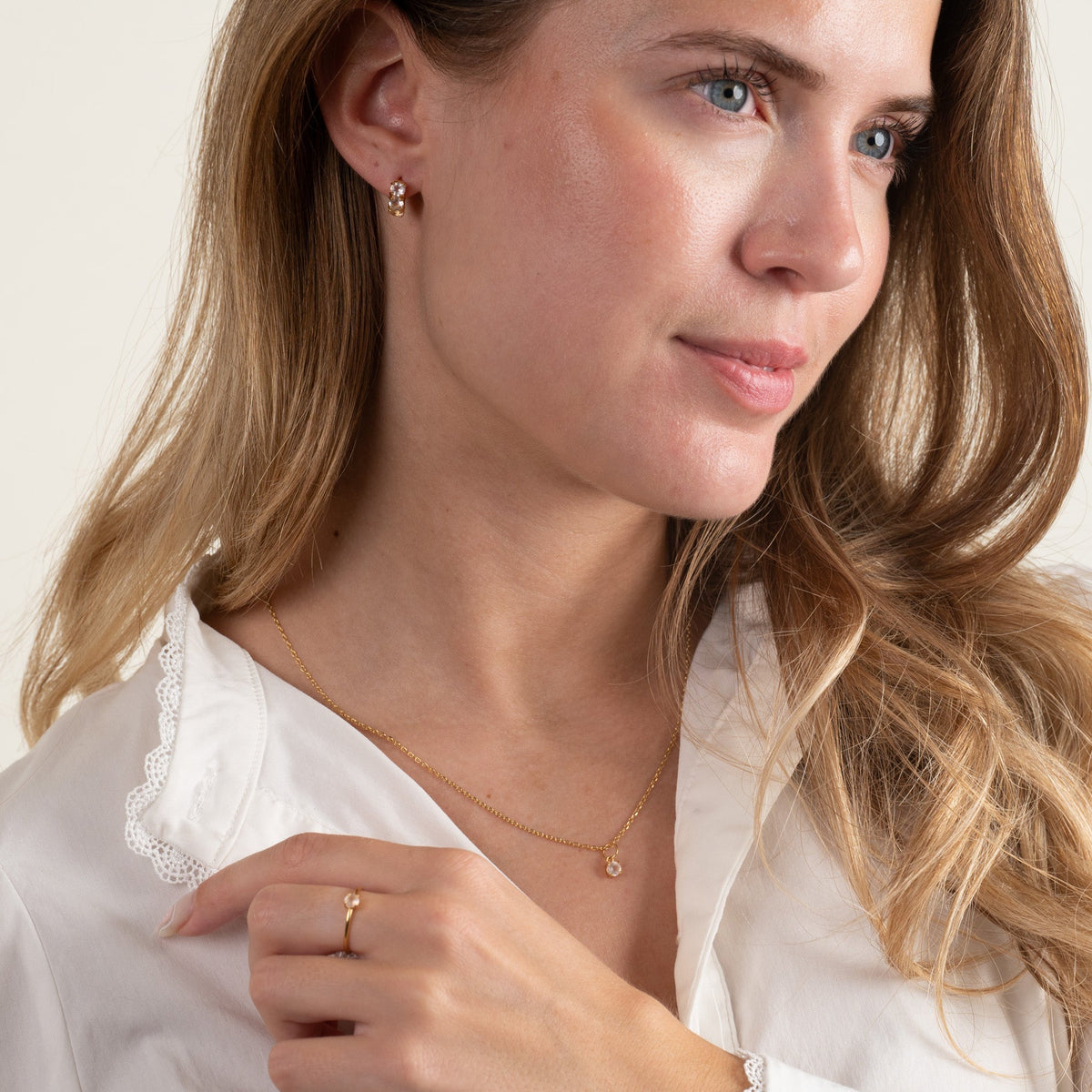 Heba - Gold ring with moonstone