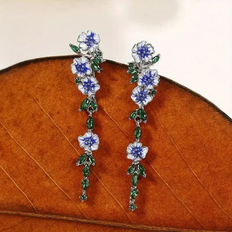 Yara – Hanging Earrings in Flower Blue