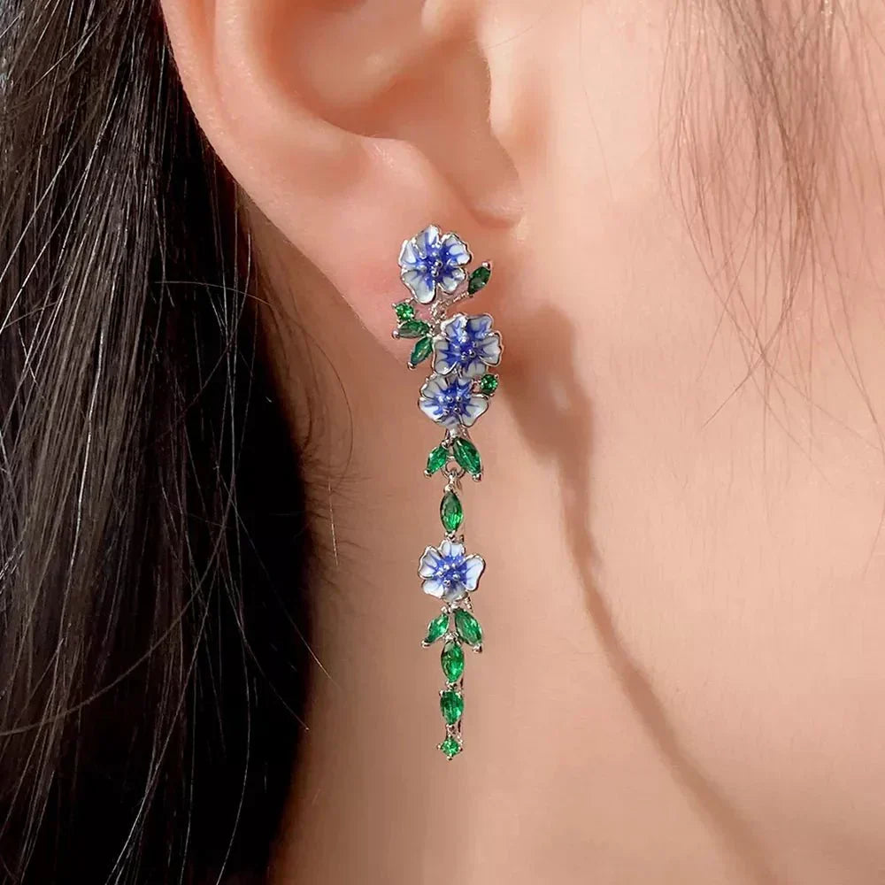 Yara – Hanging Earrings in Flower Blue
