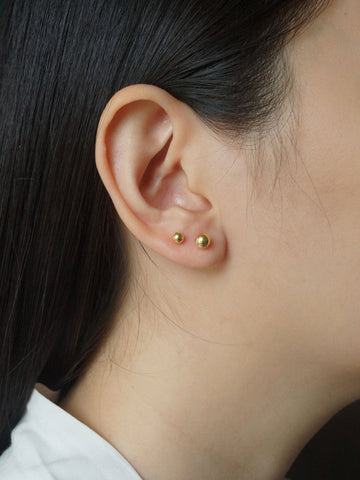 Jacqueline - Ball Ear Studs
