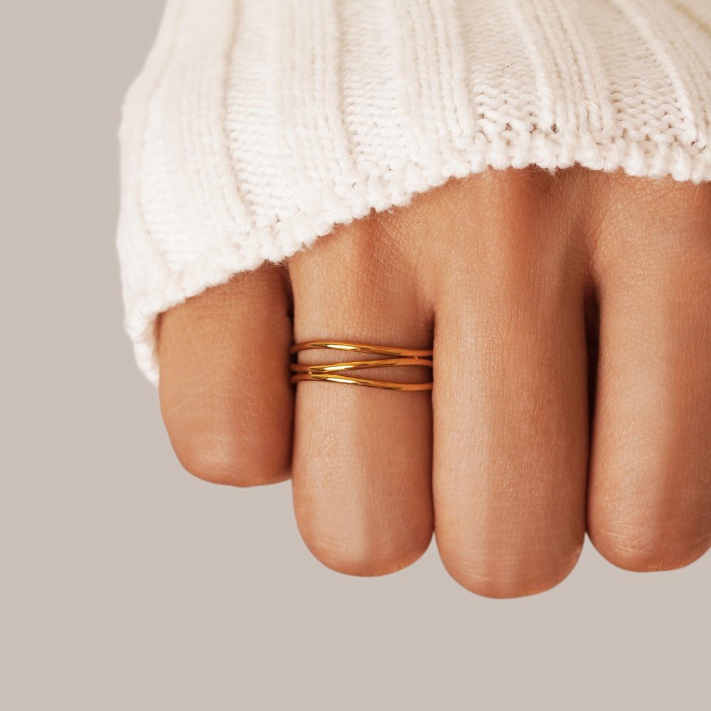 Chris – Gold Ring Infinite Loop