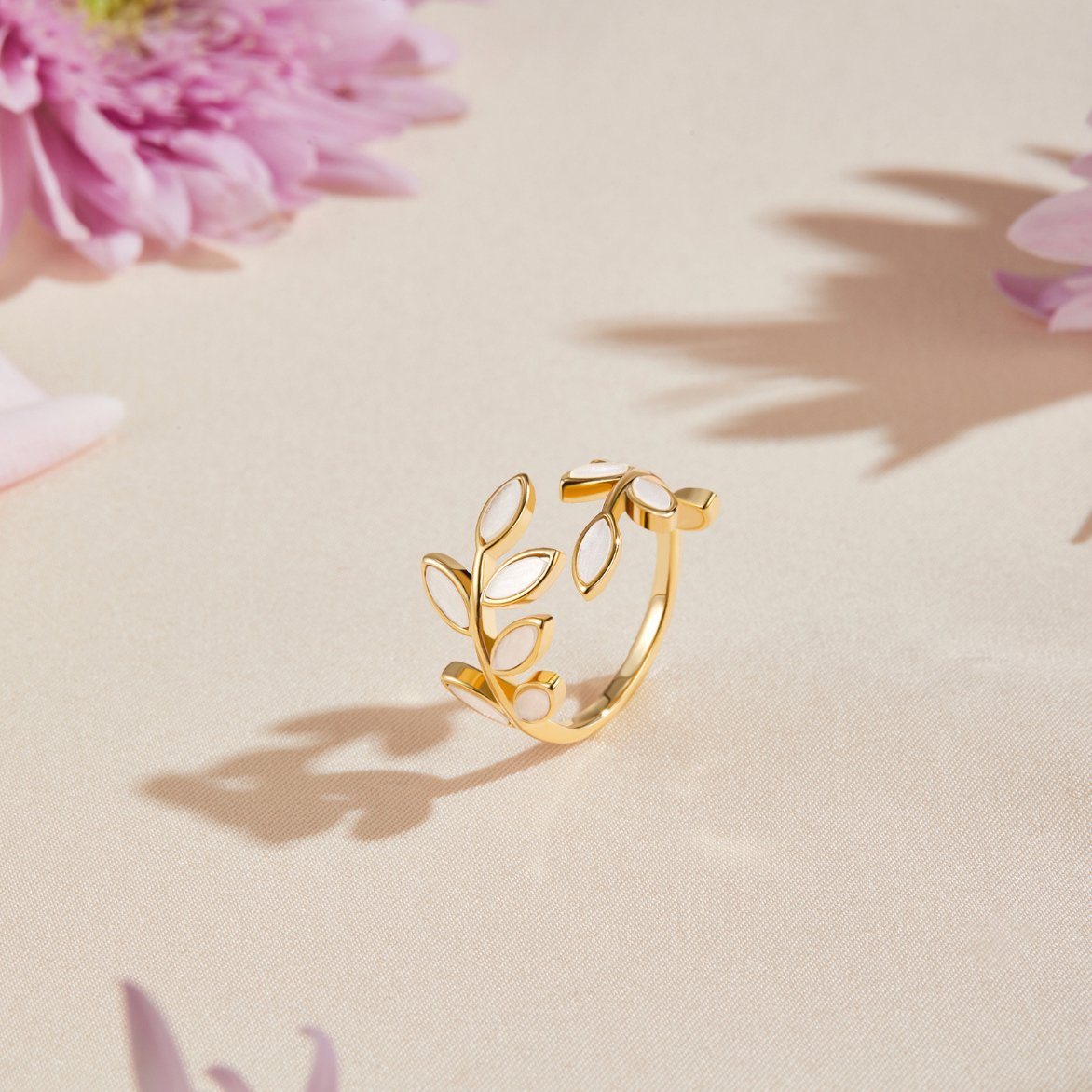 Ysolde – Ring Golden Leaf