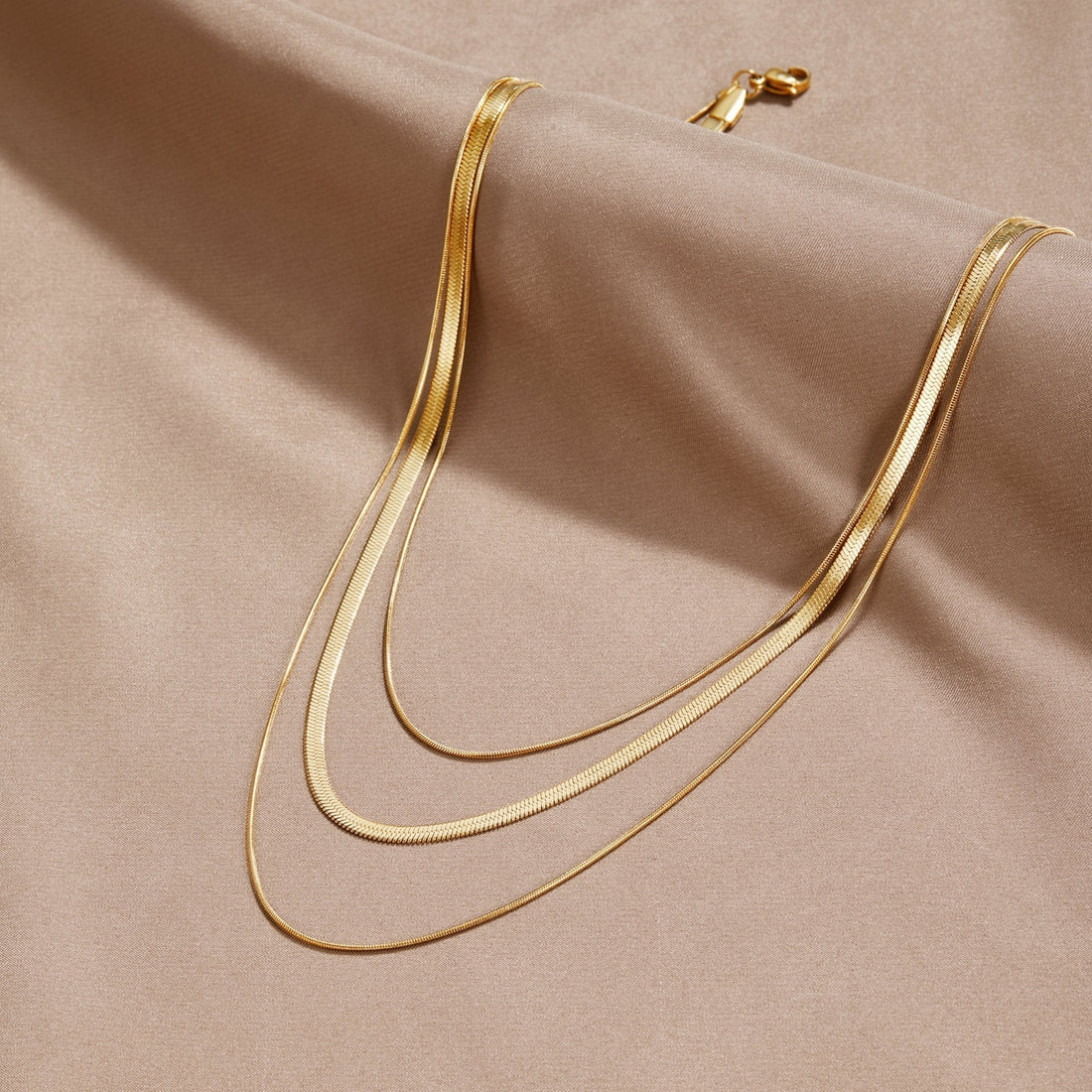 Agot – Multi-layered necklace in gold