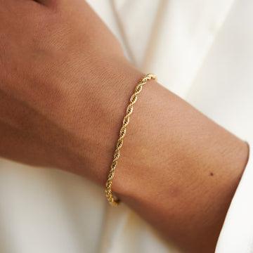 Calvi – Bracelet featuring a Braided Gold Chain