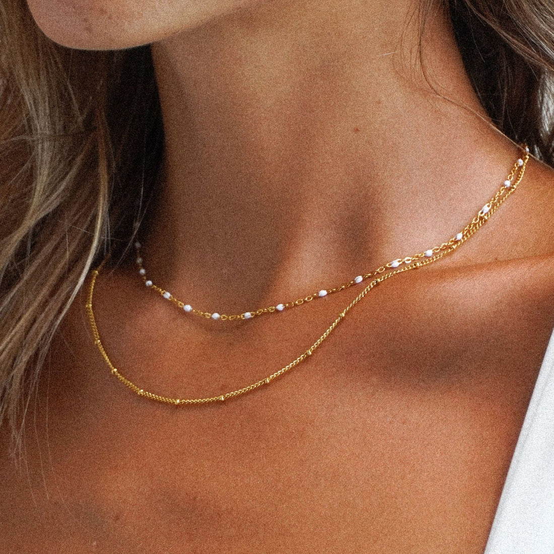 Aveline – Double necklace featuring gold beads and enamel