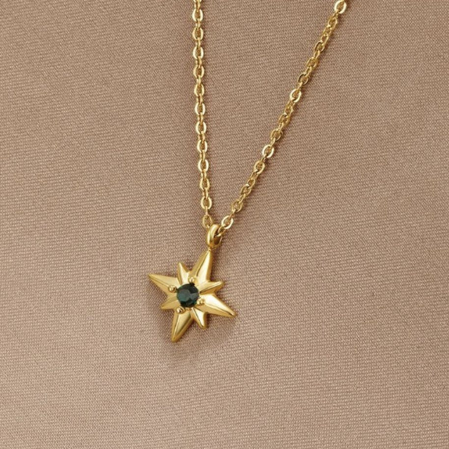 Celestia – Necklace star guide in emerald crystal