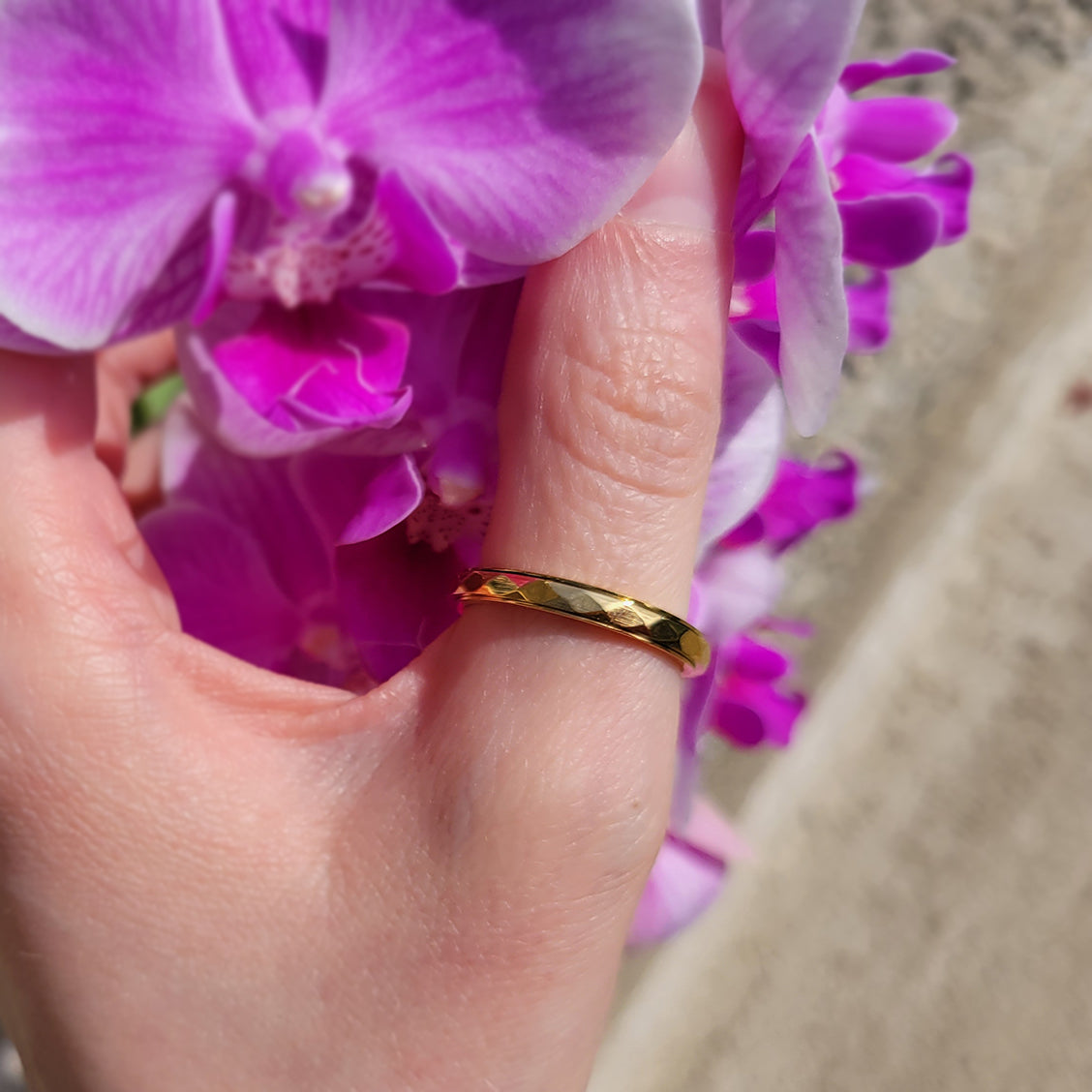 Nadia – Subtly Hammered Ring