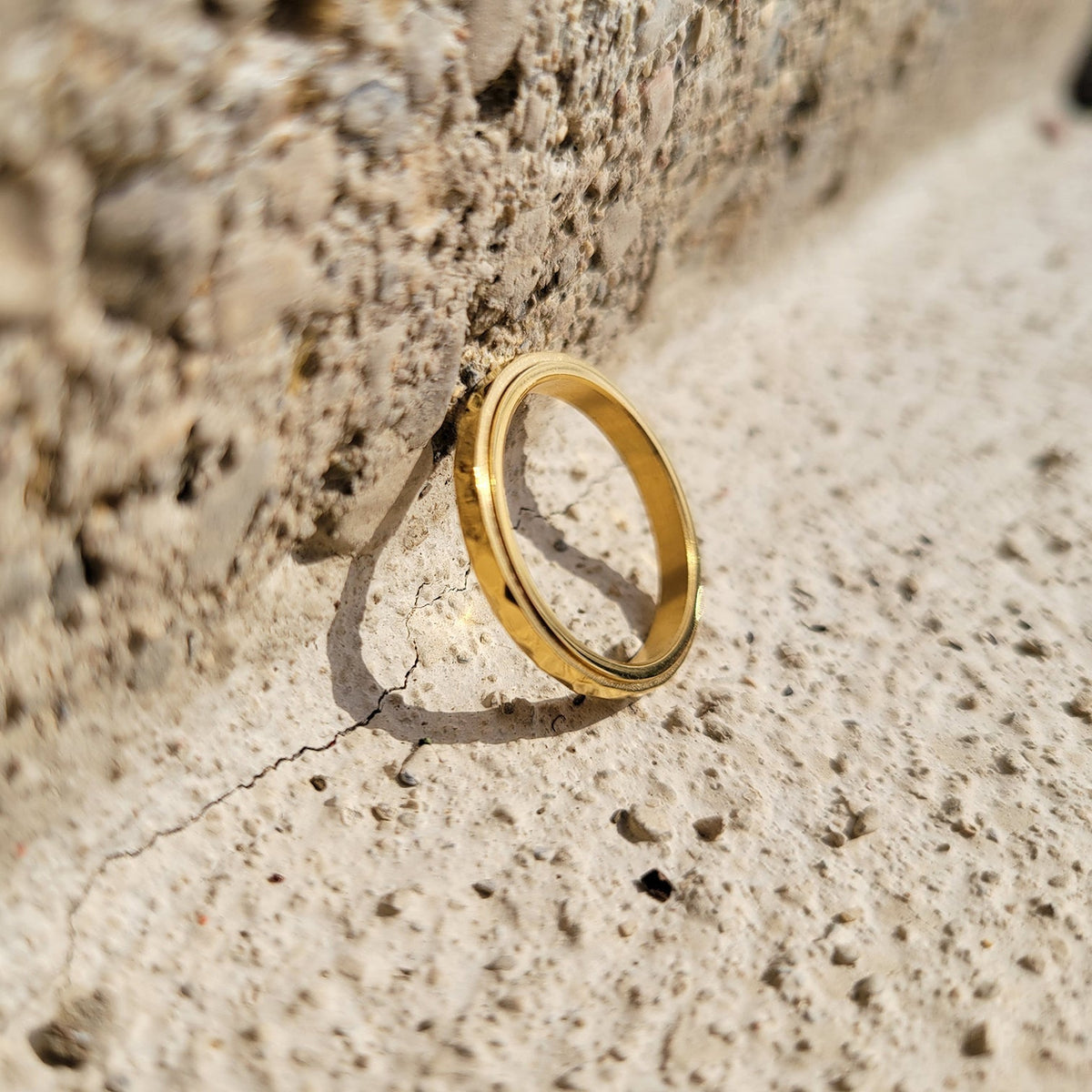 Nadia – Subtly Hammered Ring