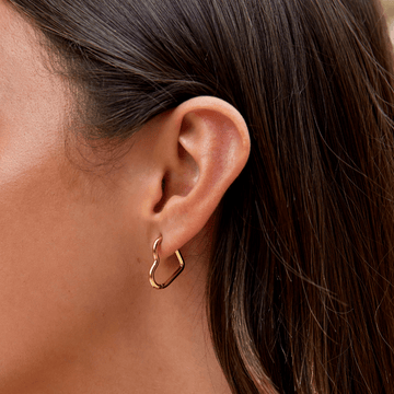 Tessia – Golden Heart-Shaped Hoops