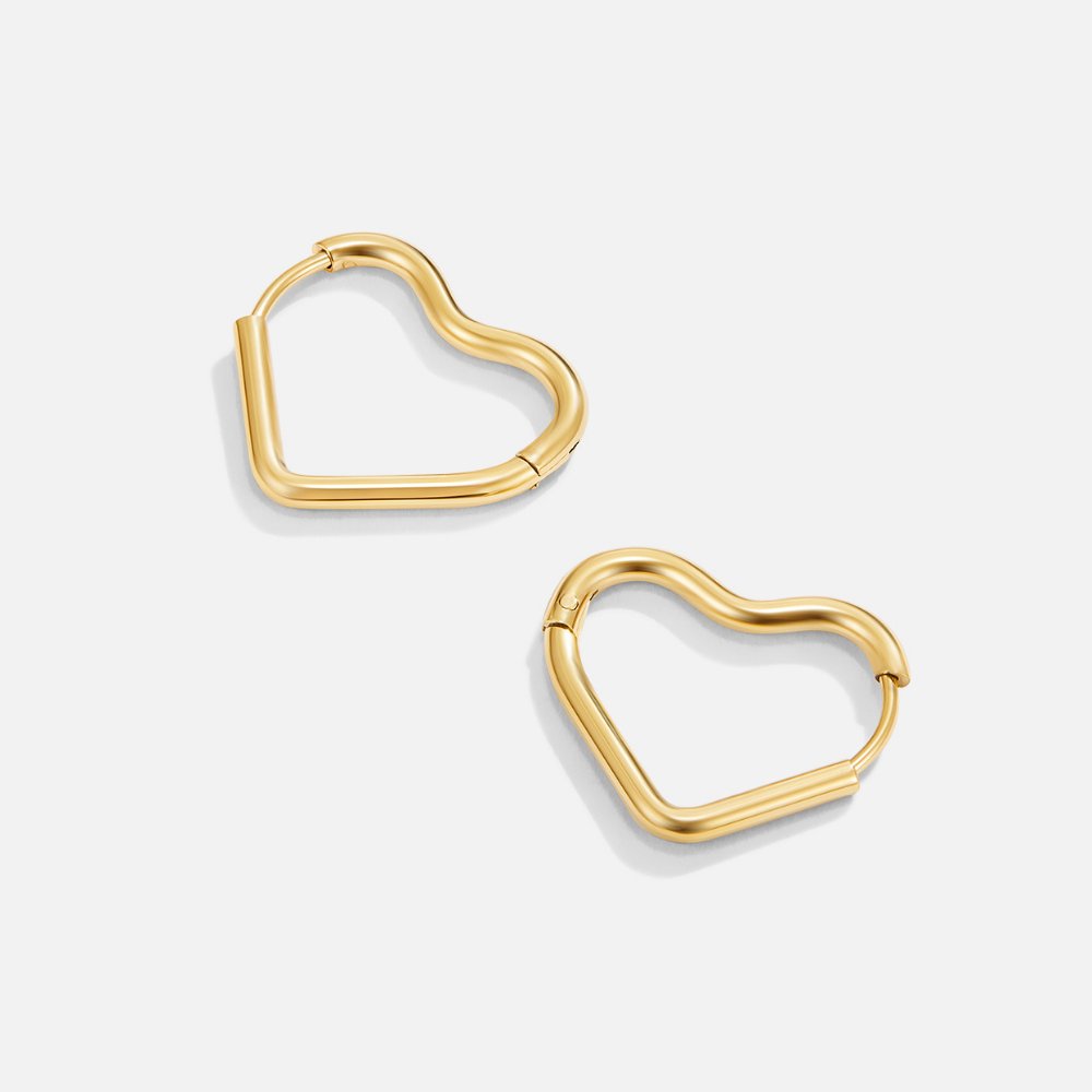 Tessia – Golden Heart-Shaped Hoops
