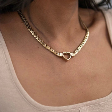 Ara – Heart Necklace in Gold