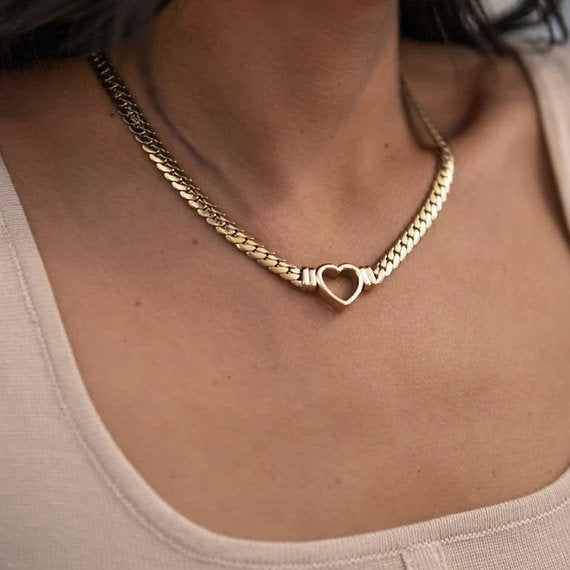 Ara – Heart Necklace in Gold