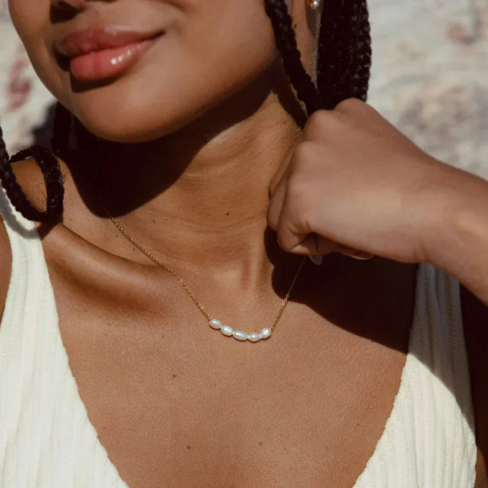 Elle – Elegant Pearl Necklace
