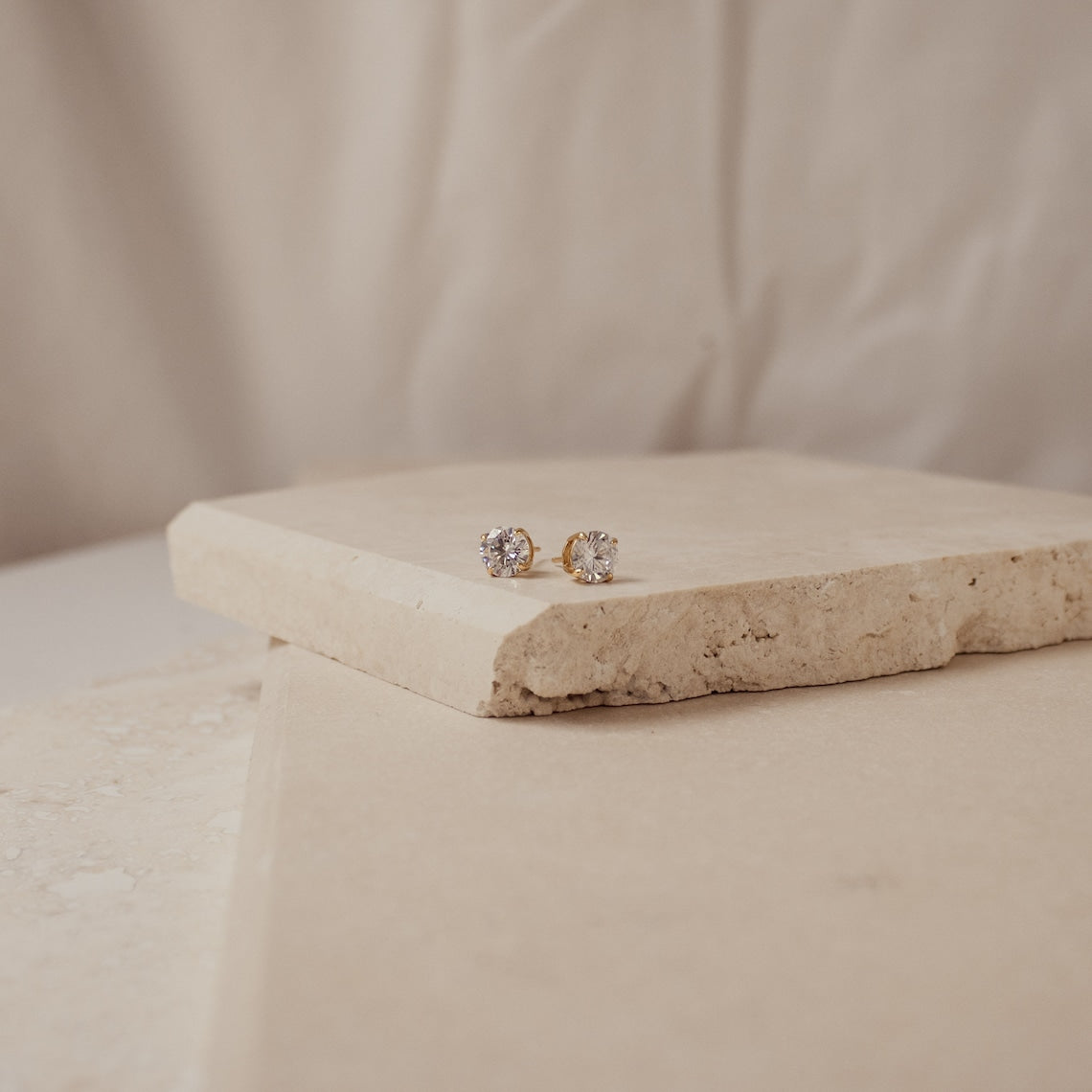 Classic Diamond Stud Earrings - Earrings Featuring Round Stone