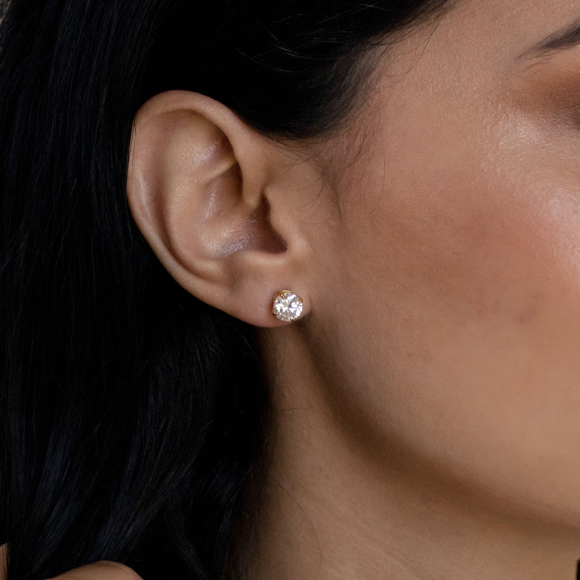 Classic Diamond Stud Earrings - Earrings Featuring Round Stone