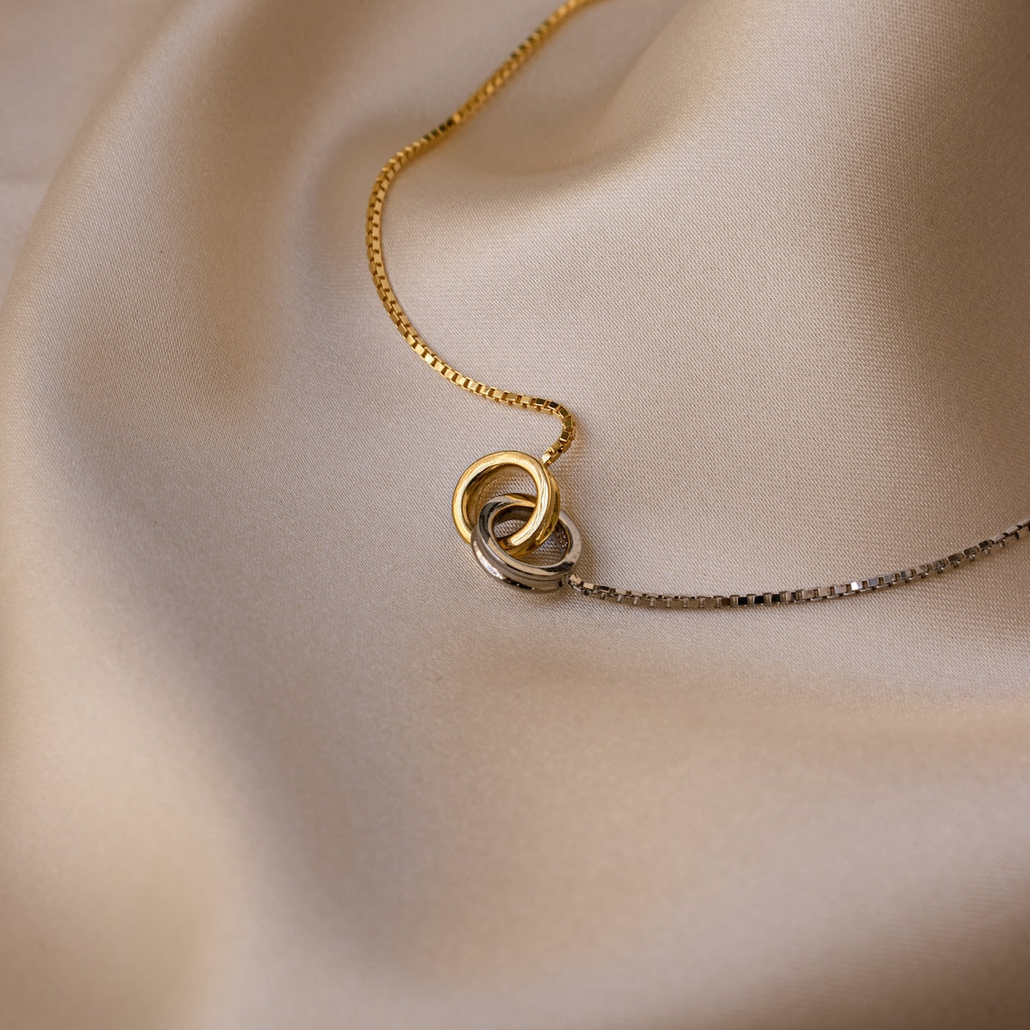 Eternal Circle Necklace - Intertwined Circle Necklace