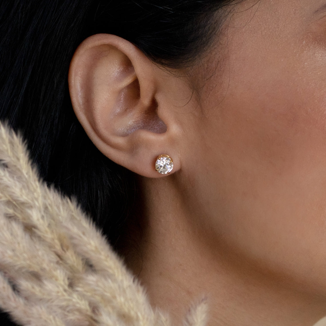 Classic Diamond Stud Earrings - Earrings Featuring Round Stone