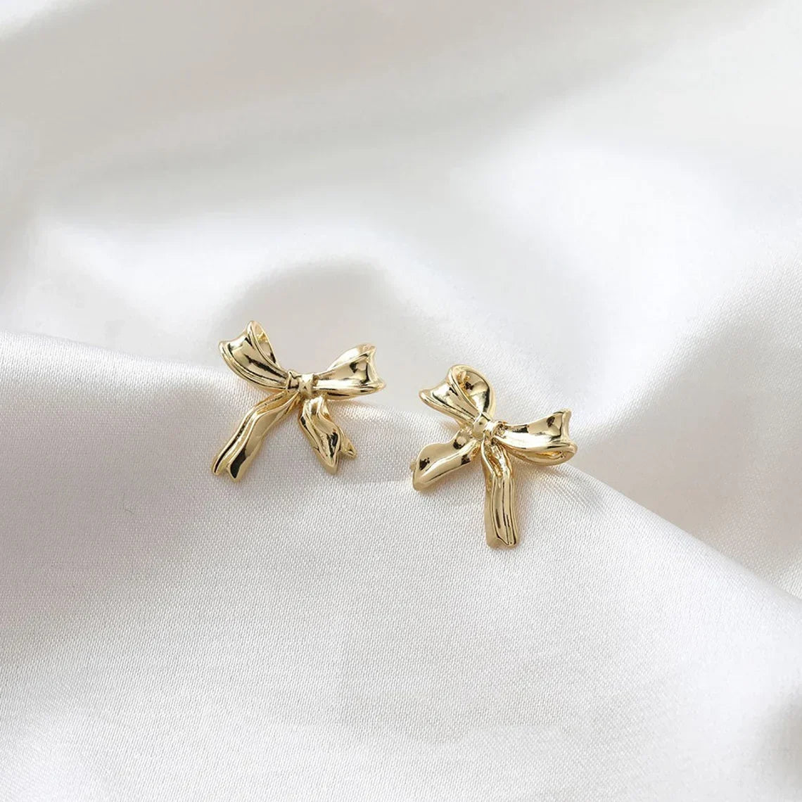 White Gold Stud Earrings Featuring Bow Design