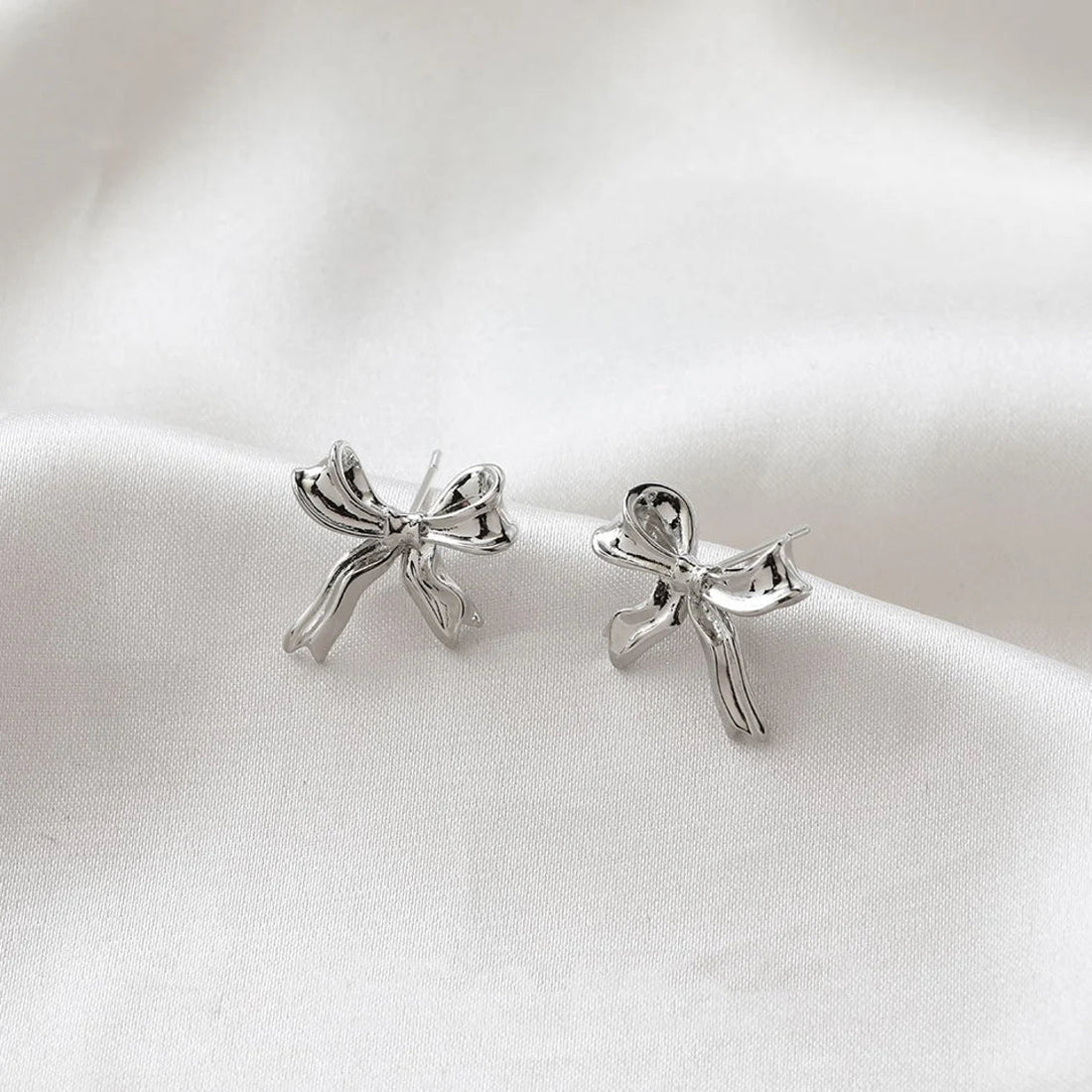 White Gold Stud Earrings Featuring Bow Design