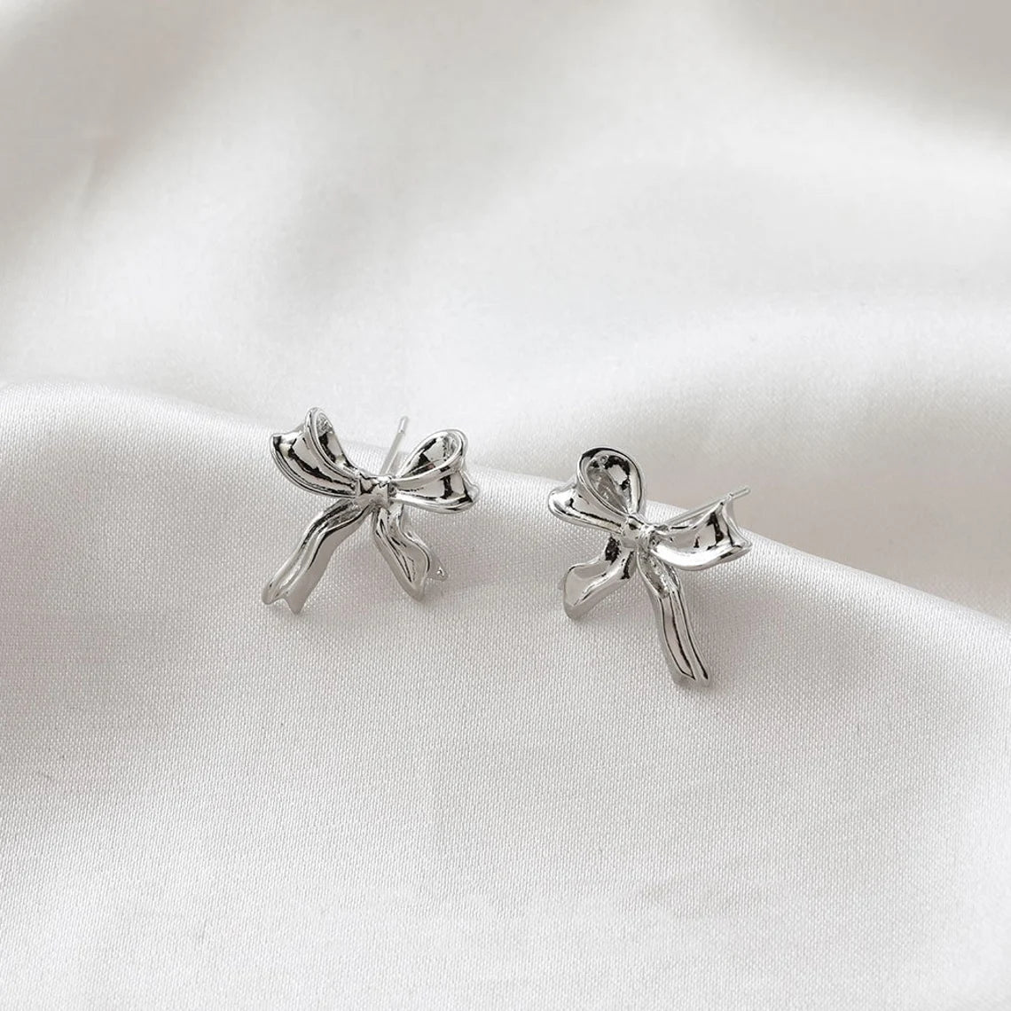 White Gold Stud Earrings Featuring Bow Design