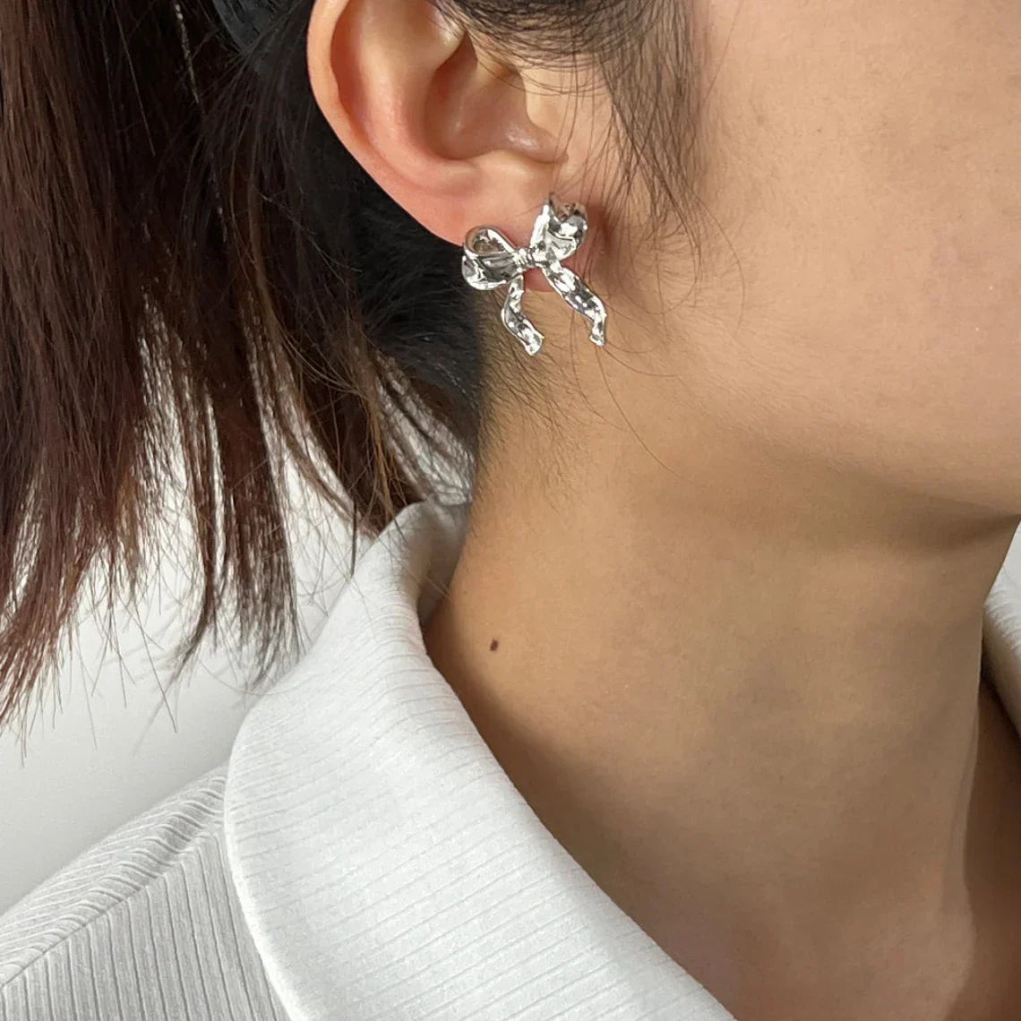 White Gold Stud Earrings Featuring Bow Design