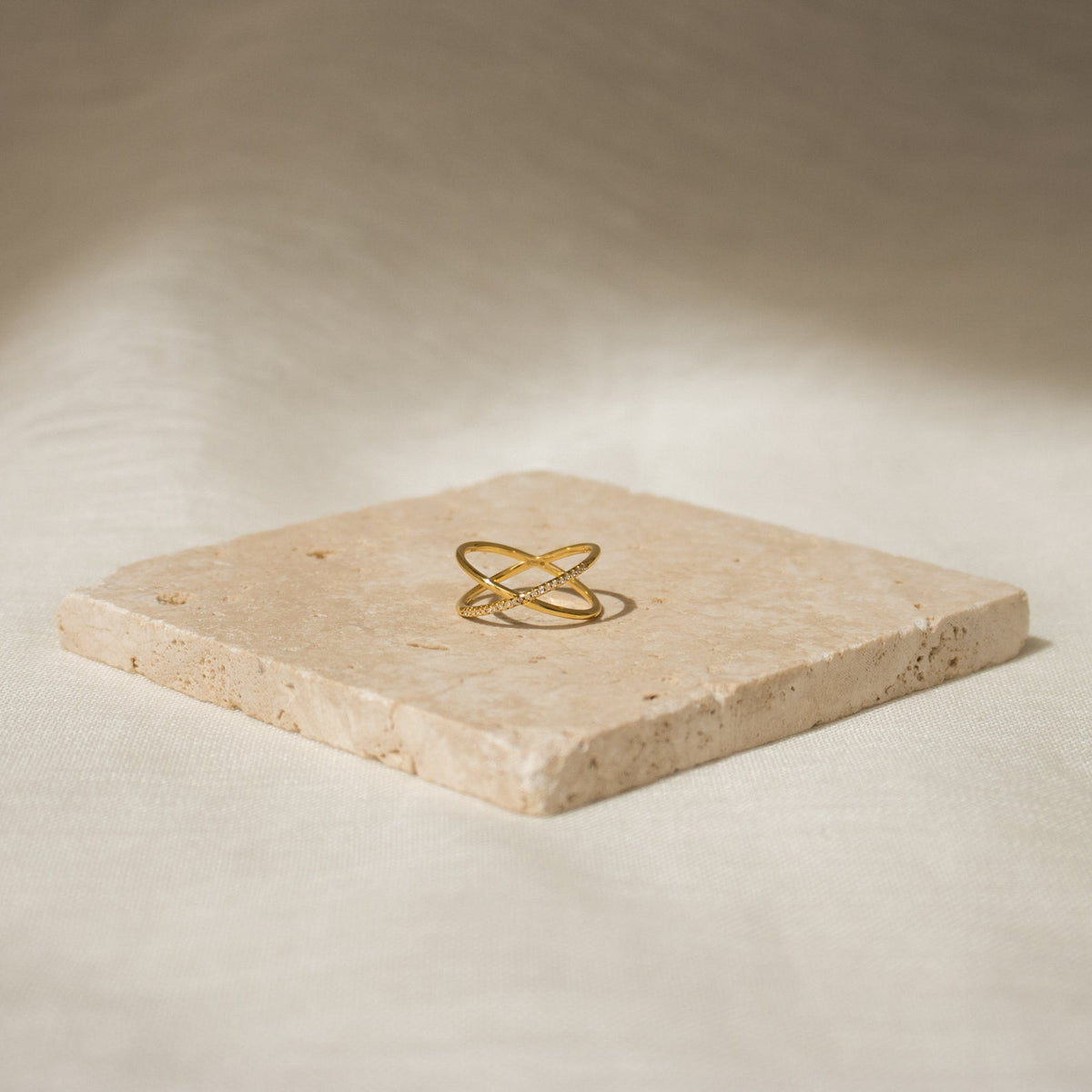 Lena – Luxury pavé X ring