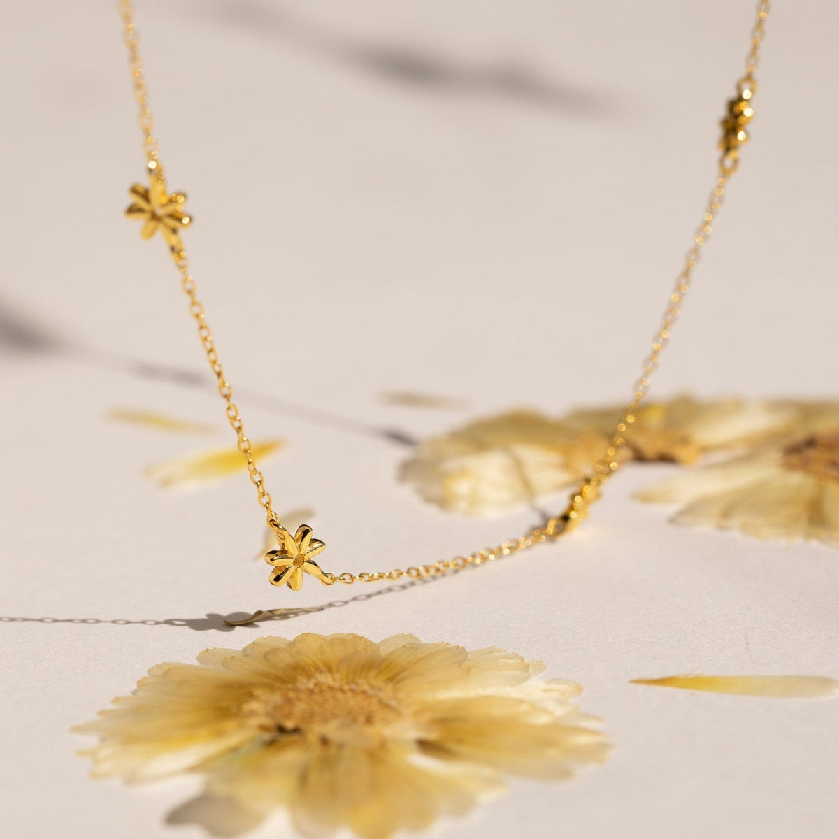 Flower Child Necklace - Daisies Bead Necklace