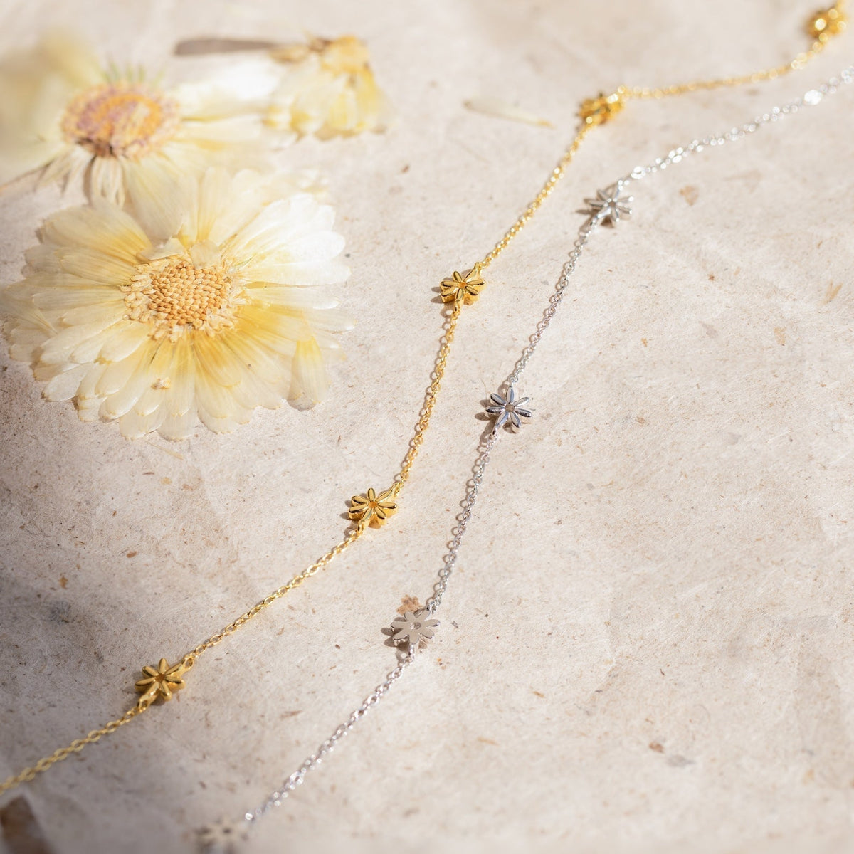 Flower Child Necklace - Daisies Bead Necklace
