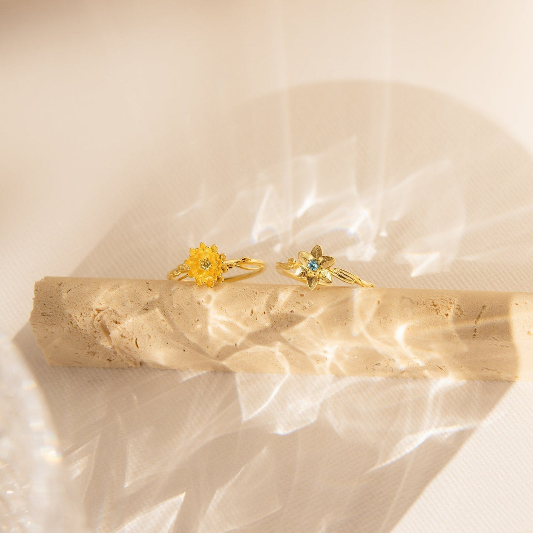 Flora – Flower Ring with Birthstone
