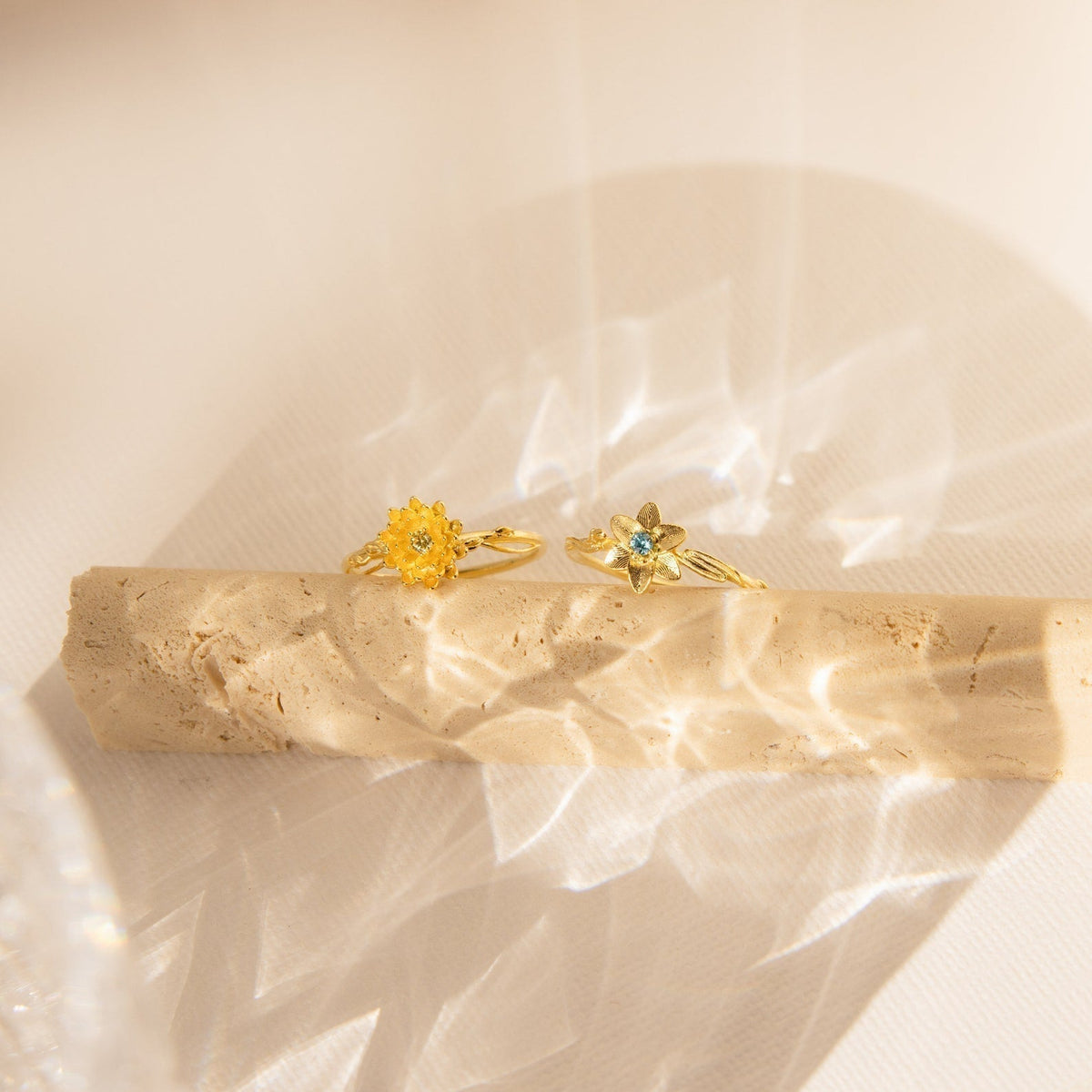 Flora – Flower Ring with Birthstone